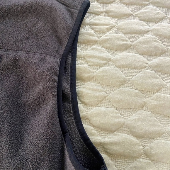 Izod Gray Vest for Versatile Layering - Picture 5 of 7